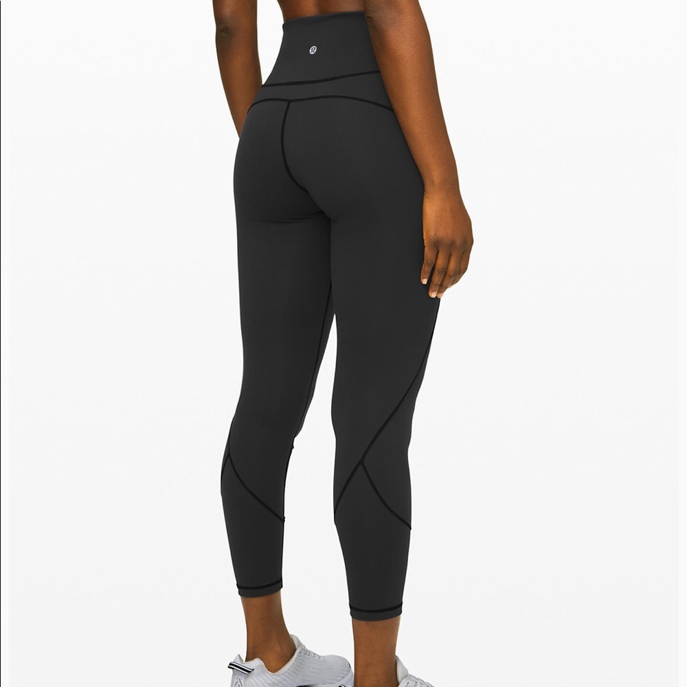 Lululemon In Movement tight 25” everlux fabric